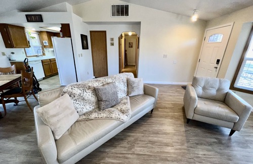 Collister House | House in North Boise, Idaho;fenced Backyard; Dog friendly;Near Bogus Basin Ski