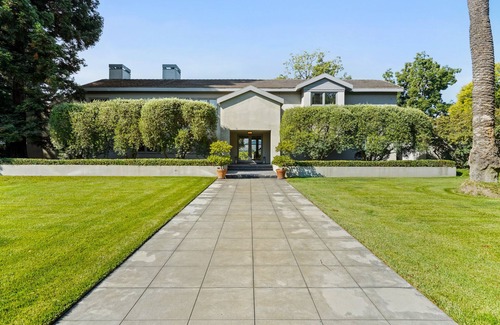 Napa Valley House | House in Oakville, CA with Lap Pool, Outdoor Entertaining Space & Tennis Court