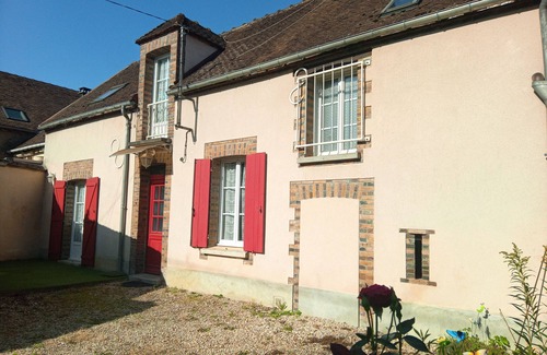 Les Sieges House | House in Othe