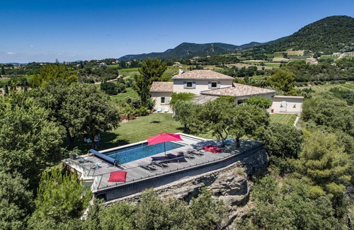 Merindol-les-Oliviers House | House in Provence with swimming pool, exceptional 360 ° view