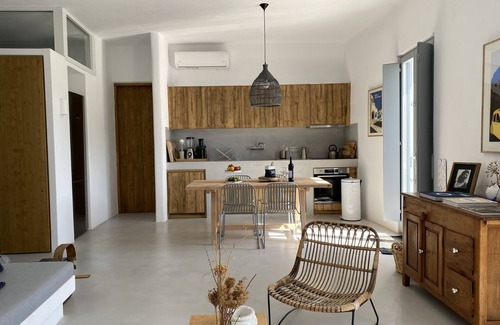 Molos House | House in Paros, Greece, near the beach, sleeps 10
