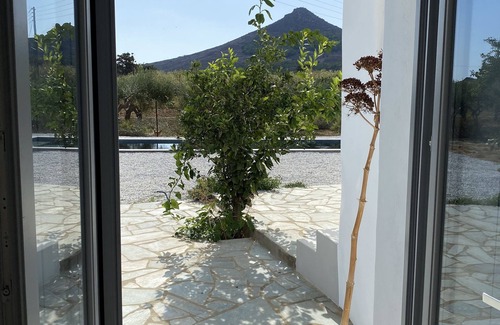 Molos House | House in Paros, Greece, near the beach, sleeps 10