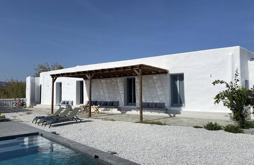 Molos House | House in Paros, Greece, near the beach, sleeps 10