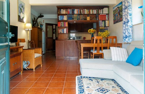 Sintra House | House in quiet area of housing. But close to the center.