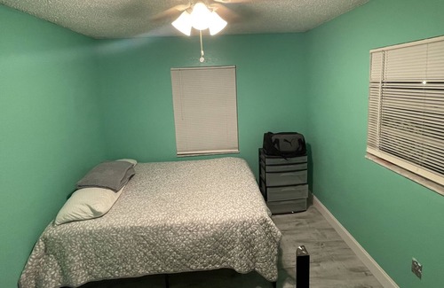 Plant City House | House in quiet neighborhood and close to beautiful beaches