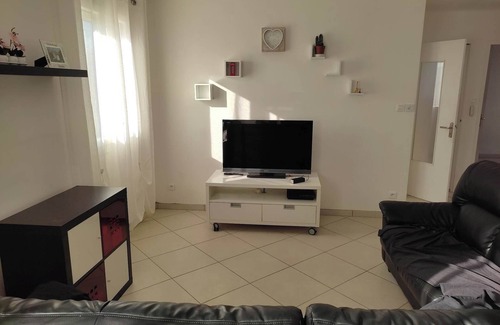 Saint-Maurice-l'Exil House | House in residential area