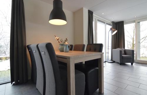 Reutum House | House in Reutum with Jacuzzi & Forest View, cleaning included