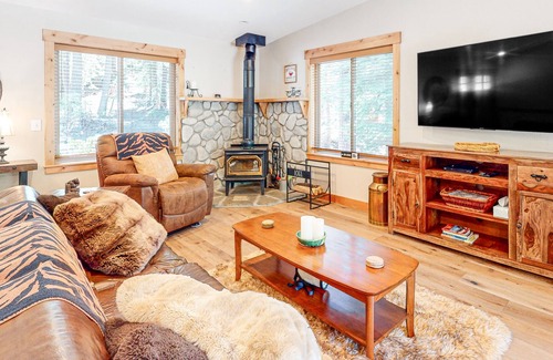 Kingswood Estates House | House in Tahoe Vista with wood stove - close to outdoor recreation