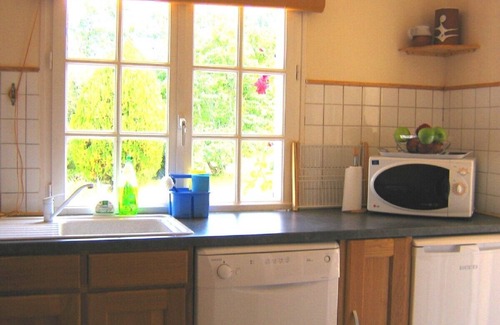 Carsac-Aillac House | House in the country, but minutes from Sarlat, enclosed garden, pool & WIFI