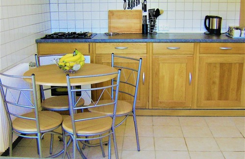 Carsac-Aillac House | House in the country, but minutes from Sarlat, enclosed garden, pool & WIFI