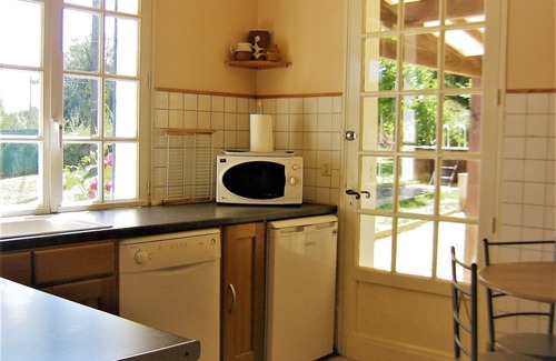 Carsac-Aillac House | House in the country, but minutes from Sarlat, enclosed garden, pool & WIFI