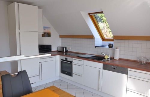 Detern Apartment | House in the green upper floor
