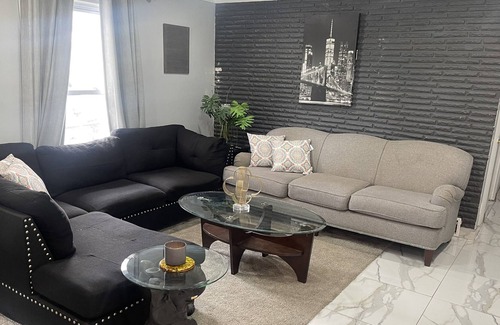 Dearborn Heights House | House in the heights