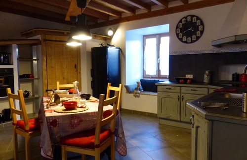 Vicdessos Cottage | House in the heart of the village, close to amenities and starting hikes