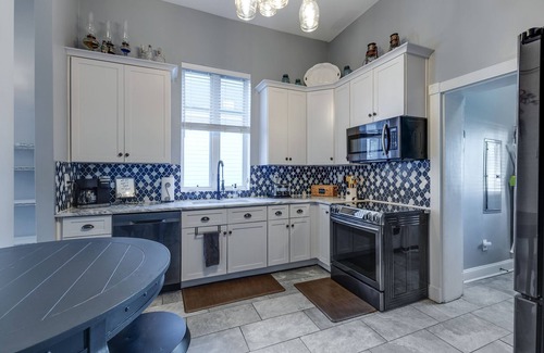 Edgehill House | House in the Heart of Music Row: Gulch, Midtown, Vandy, Belmont, & Broadway.