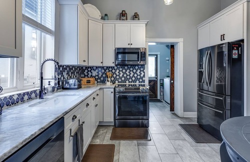 Edgehill House | House in the Heart of Music Row: Gulch, Midtown, Vandy, Belmont, & Broadway.