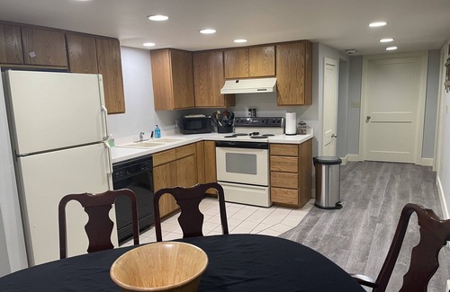 Brownstown House | House in the Heart of Yakima - 5 mins to Airport