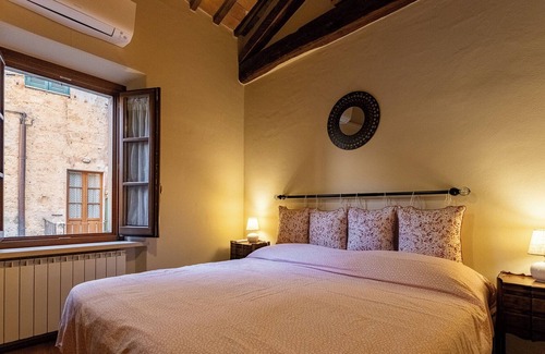 San Martino Apartment | House in the historic center, with a private courtyard and equipped terrace