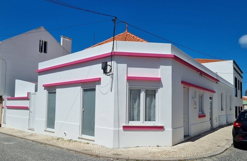 Peniche de Cima House | House in the historic center of peniche next to the port