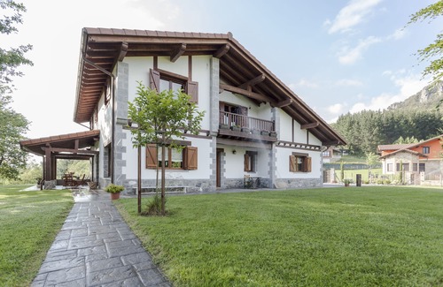 Dima House | House in the valley of Arratia. Near Bilbao, San Sebastian, Vitoria and Pamplona.