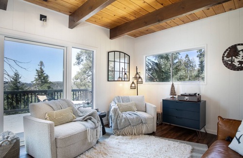 Arrowhead Villas House | House In the woods with breathtaking mountain views