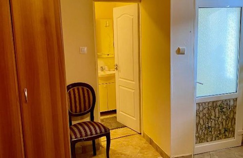 Resita Bed & Breakfast | house in the woods
