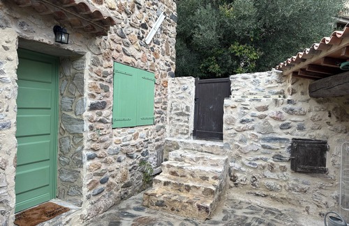 Vailhan House | House in typical inland village near the Olivettes dam
