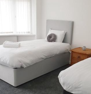 Bramcote House | House in Wollaton, Nottingham