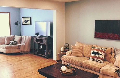 Whitehorse House | house is perfectly situated for your business trip or weekend getaway or longer.