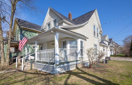 Lansing House | House Jerome| If only for a Knight