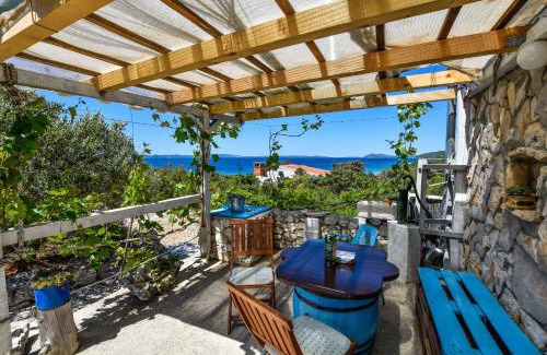 Nevidane House | House Jonathan