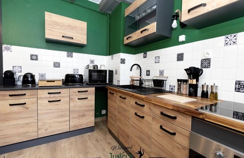 Montbrison House | ꧂ HOUSE "Jungle House" 90 m2/Montbrison *Overhead projector-Cinema-Games-Parking area