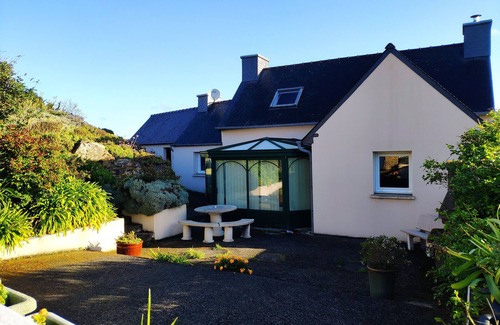 Plougrescant House | House just a stone's throw from the beach