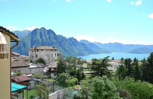 Solto Collina House | House LA TERRACE - Large house with lake view, 3 bedrooms, sleeps 8