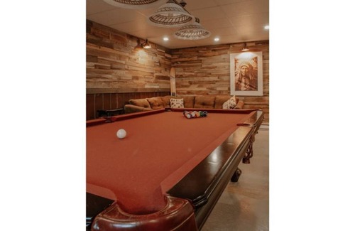Lambton Ski Chalet | House lake St-François, Billiards, Spa, Wood-burning fireplace.