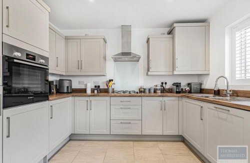 Bicester House | House Launton Village - close to Tythe Barn, Blenheim Palace & Bicester Shopping