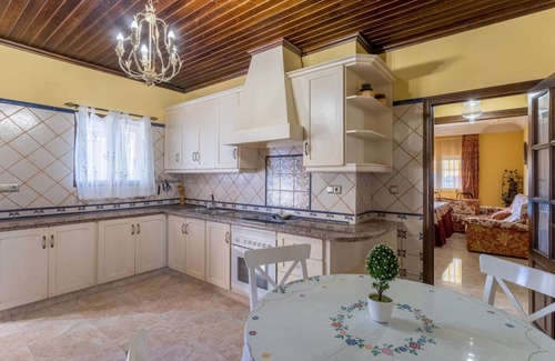 Fuentes de Andalucia Ski Chalet | House Ludima in Fuentes de Andalucia, 40 min from Sevilla and 50 min of Cordoba