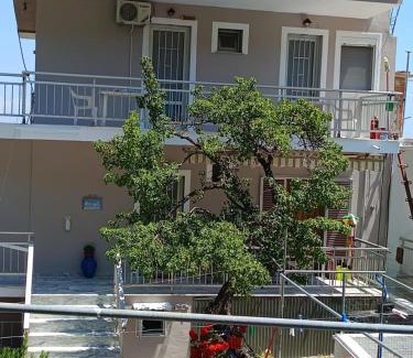 Koinira Apartment | House Mantesos