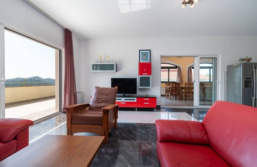 Marina House | House Mitlo with 5 bedrooms and private pool