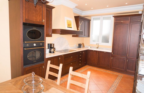 Barrio de las Letras Apartment | House Moratín. Duplex 240m Center.