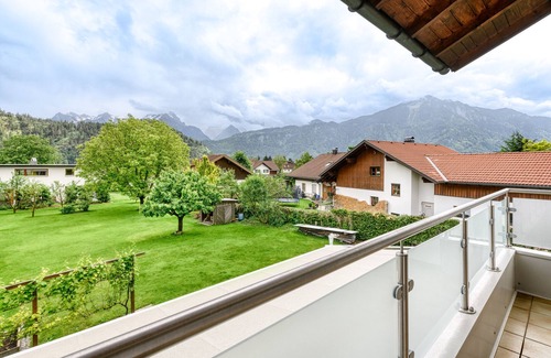 Ludesch Ski Chalet | House Mountain View