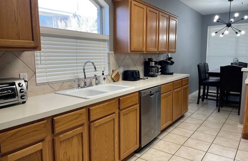 Wetmore House | House Near JW Marriott Evans/Bulverde 4bed 2bath