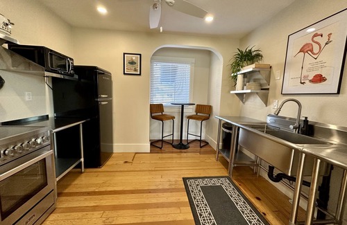 Southern Crossing House | House near Old Mill District and Box Factory with Hot Tub & Fire Pit.