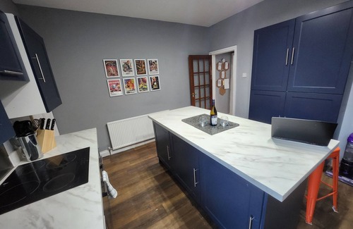 Hanham House | House near restaurants, park and pubs, perfect for pets!