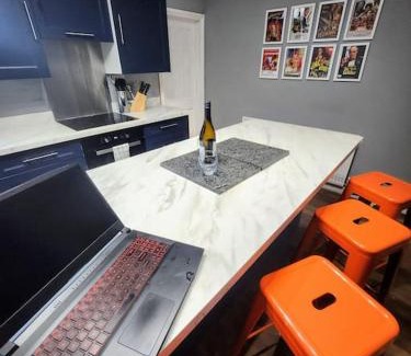 Easton House | House near restaurants, park and pubs, perfect for pets!