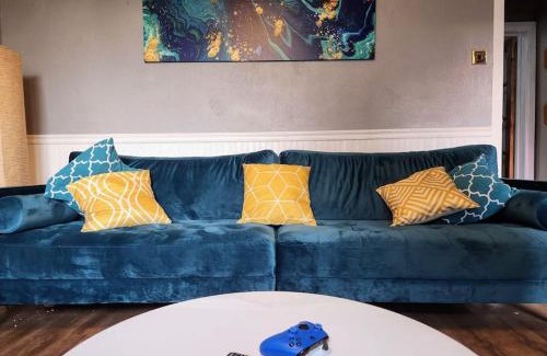 Easton House | House near restaurants, park and pubs, perfect for pets!