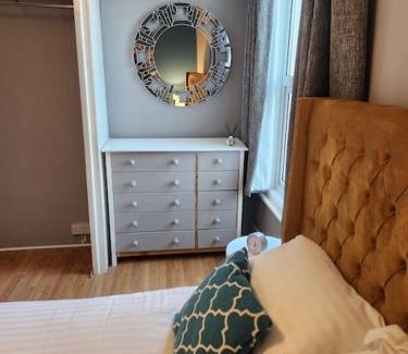 Easton House | House near restaurants, park and pubs, perfect for pets!