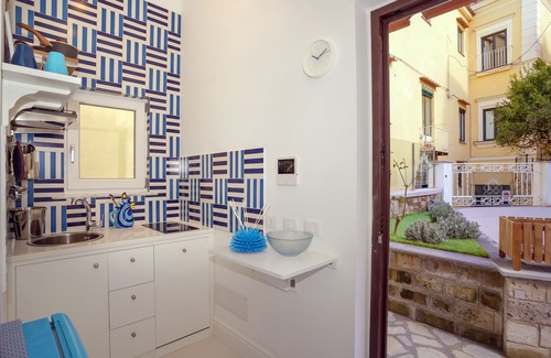 Meta Apartment | House near the sea with Jacuzzi pool, terrace - solarium and garden