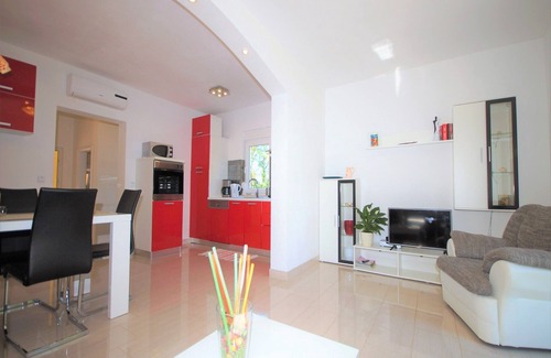 Rebici House | House Nensi with private pool and fenced yard