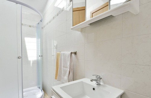 Selina House | House Nona
